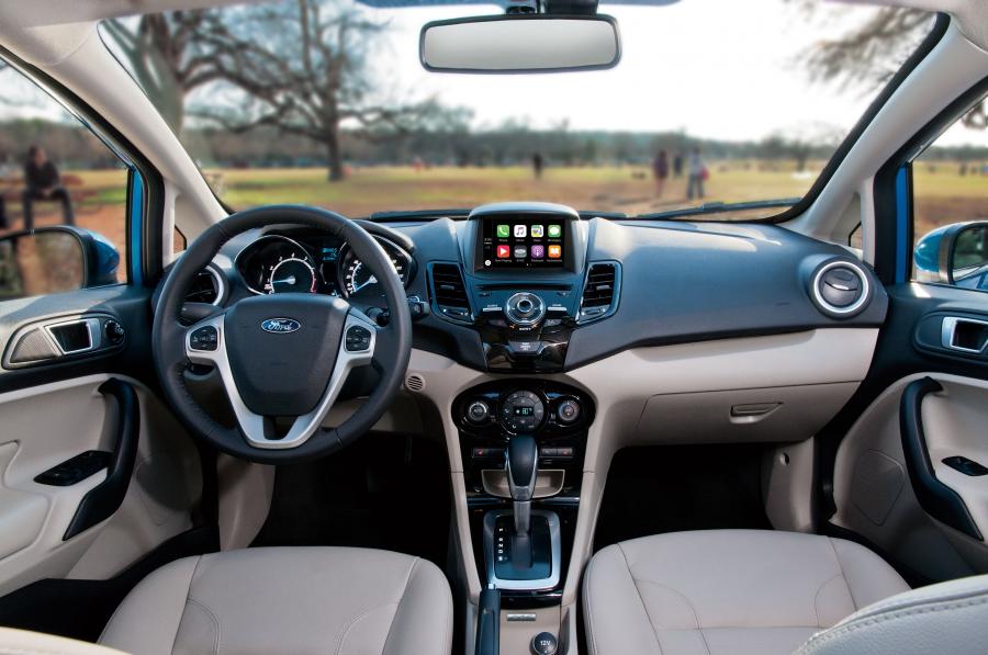 Торпедо Ford Fiesta Titanium Hatchback 2013 года  (NA) (фото 27 из 28)